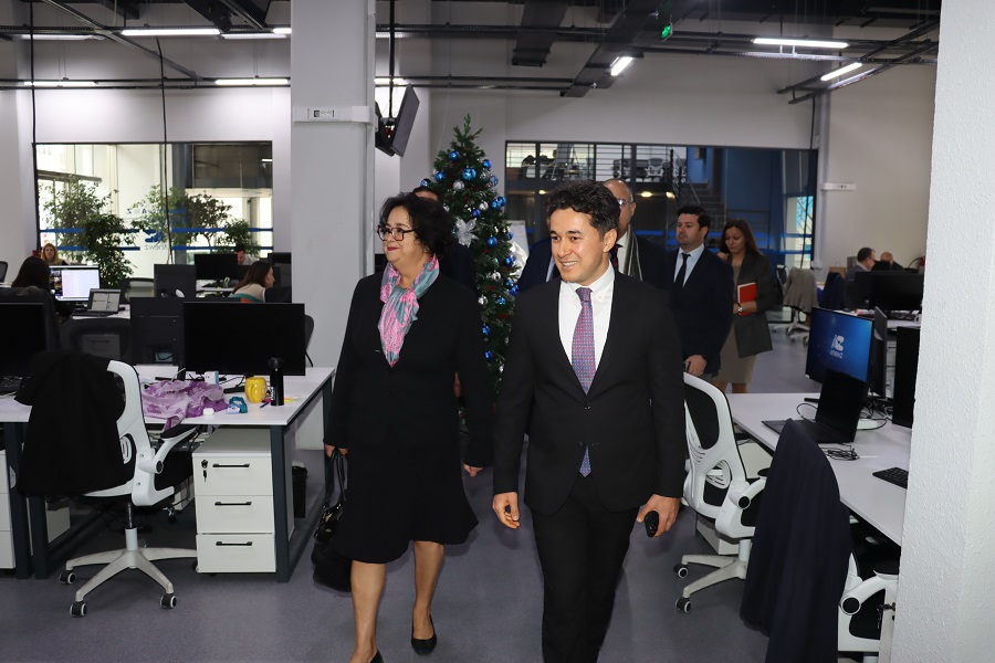 Mərakeşin Audiovizual Kommunikasiyalar üzrə Ali Qurumunun nümayəndə heyəti “AnewZ” peyk televiziya kanalını və televiziya reytinqlərinin ölçülməsini həyata keçirən “MARSA” şirkətini ziyarət etmişdir
