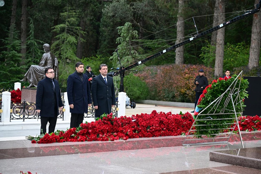 Representatives of the Audiovisual Council, the Media Development Agency, and “AzerTac” have visited the grave of National Leader Heydar Aliyev