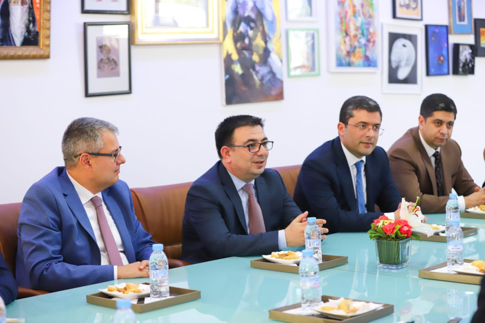 Azərbaycan nümayəndə heyəti Mərakeşin gənclər, mədəniyyət və kommunikasiya naziri və rəsmi dövlət informasiya agentliyinin baş direktoru ilə görüşmüşdür