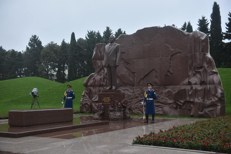 Representatives of the Audiovisual Council visited the Alley of Honors in memory of National Leader Heydar Aliyev