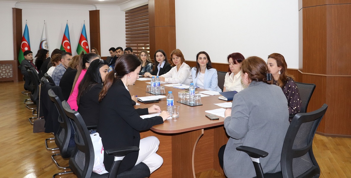 Şuranın nümayəndəsi Ailə, Qadın və Uşaq Problemləri üzrə Dövlət Komitəsi tərəfindən yaradılan İşçi qrupun ilk iclasında iştirak etmişdir.