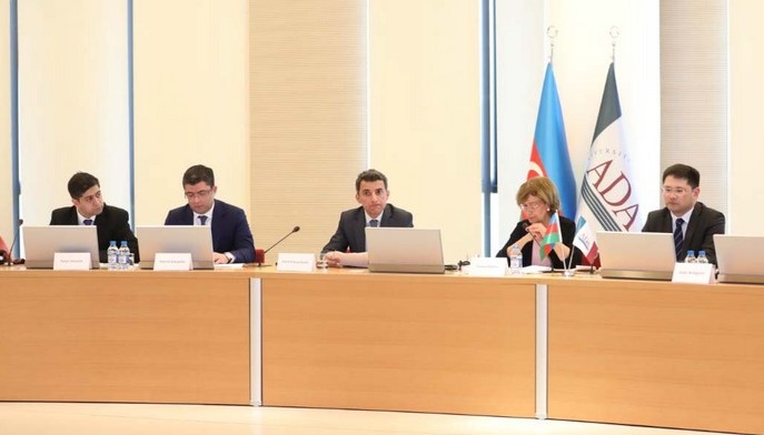 ADA Universitetində ATƏT-in media azadlığı üzrə koordinatoru Tereza Ribeyronun iştirakı ilə “Dezinformasiyanın artımı: media sahəsinə təsiri və səmərəli cavab tədbirləri strategiyaları” mövzusunda müzakirə keçirilib.